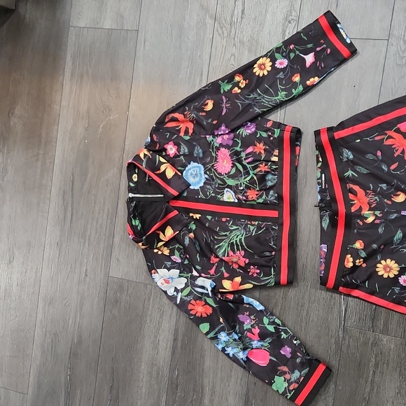 Fashion Nova Black Floral 2 piece pants  with crop top size S - Picture 3 of 11